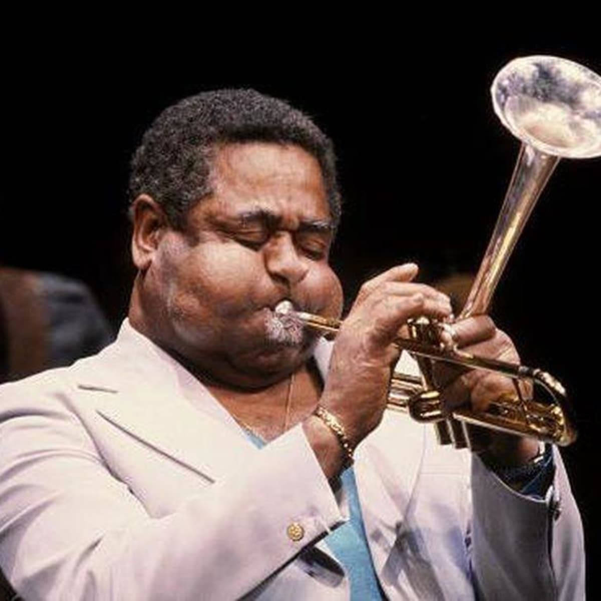 Dizzy Gillespie Blowing Trumpet Wallpaper