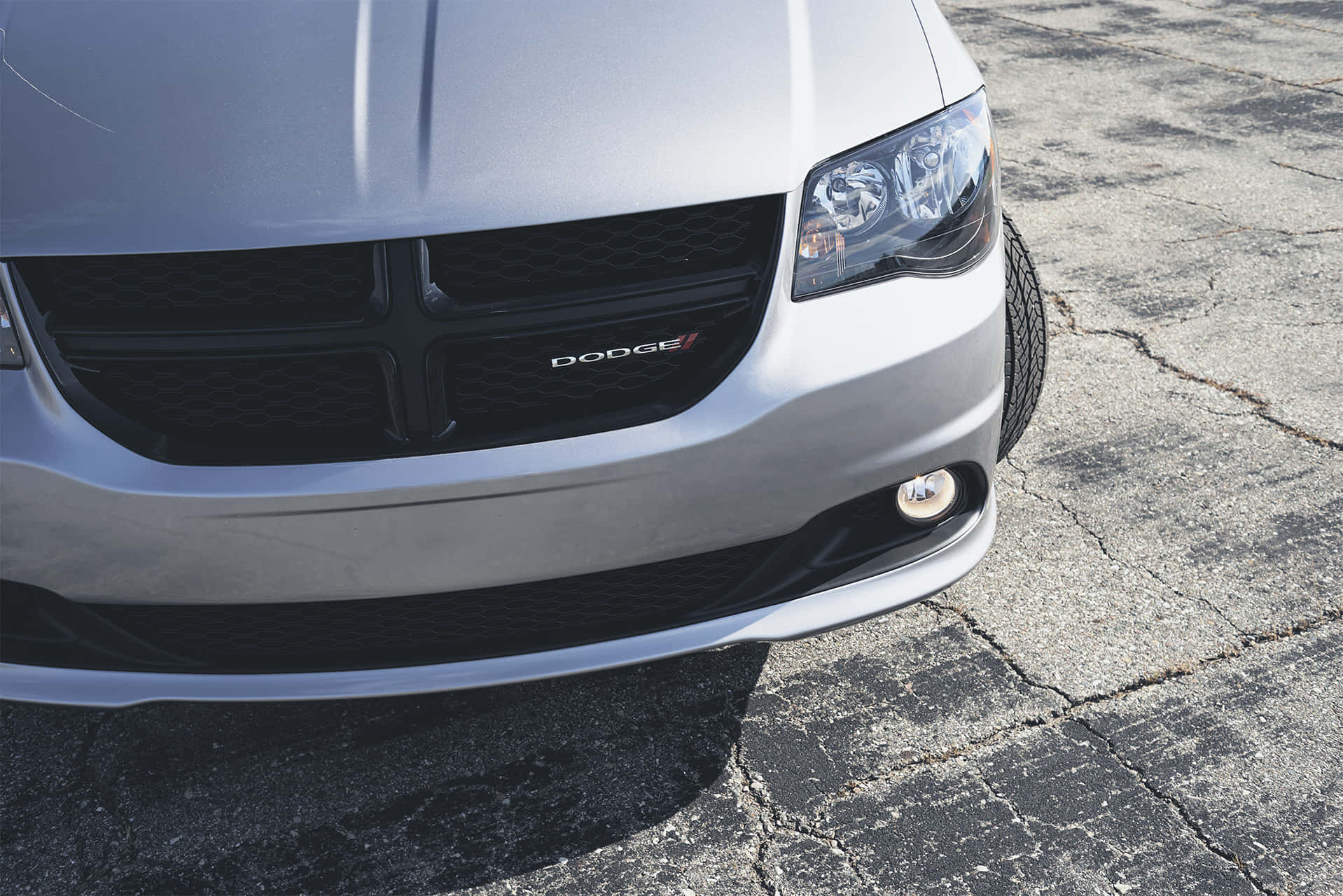 Dodge Grand Caravan Front Grille View Wallpaper