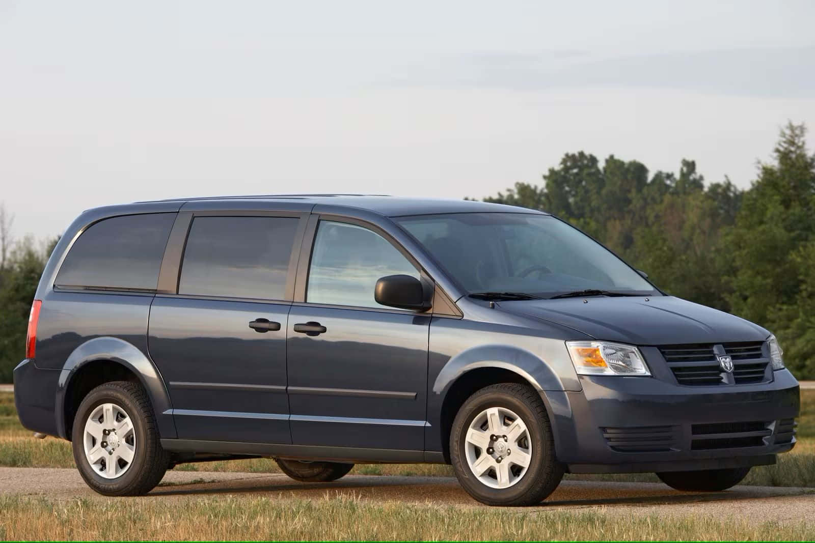 Dodge Grand Caravan Side View Wallpaper