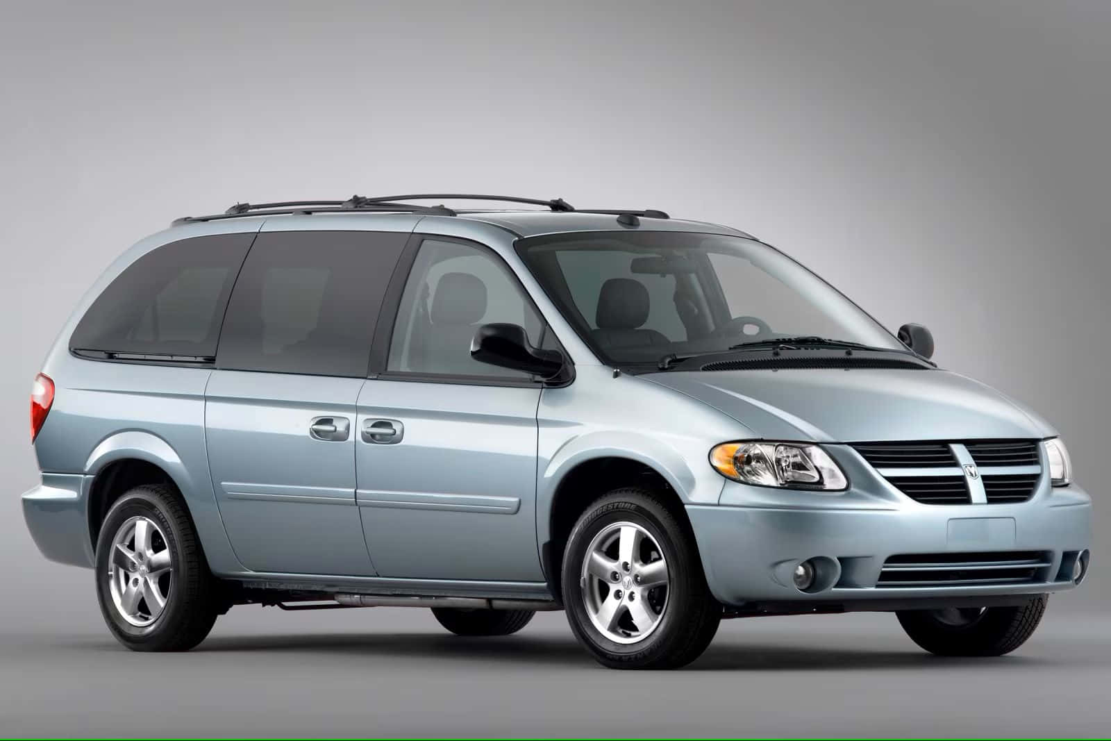 Dodge Grand Caravan Side View Wallpaper