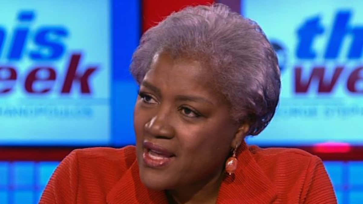 Donna Brazile Delivering A Keynote Speech Wallpaper