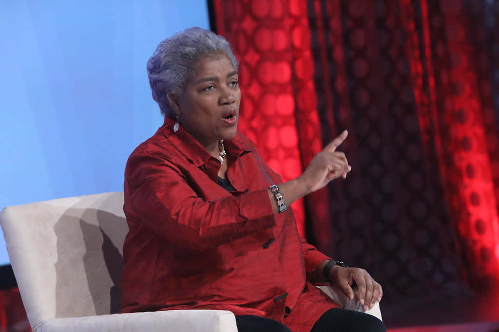 Donna Brazile Speaking At An Event Wallpaper