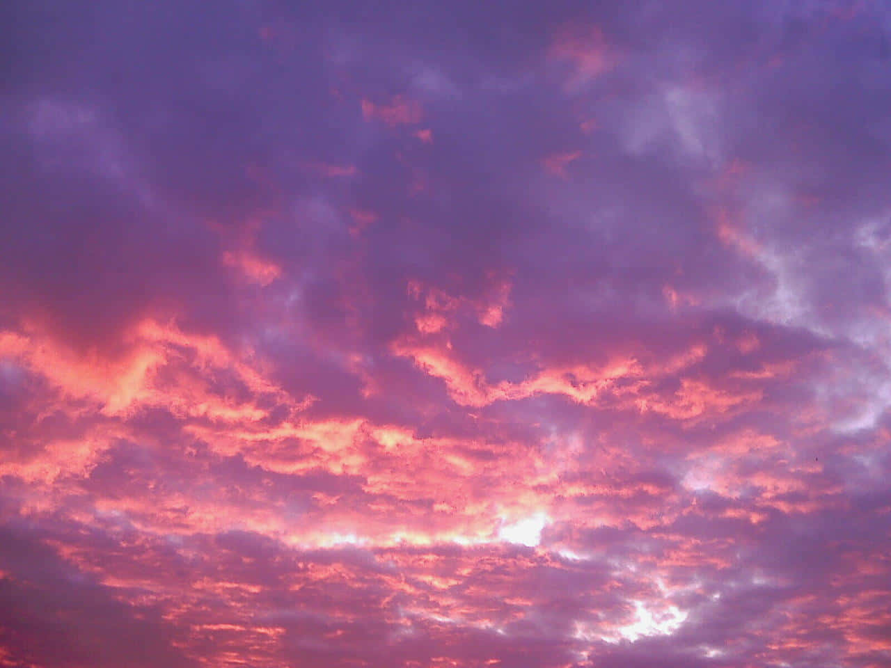 Dreamy Pink Sky At Sunset Wallpaper