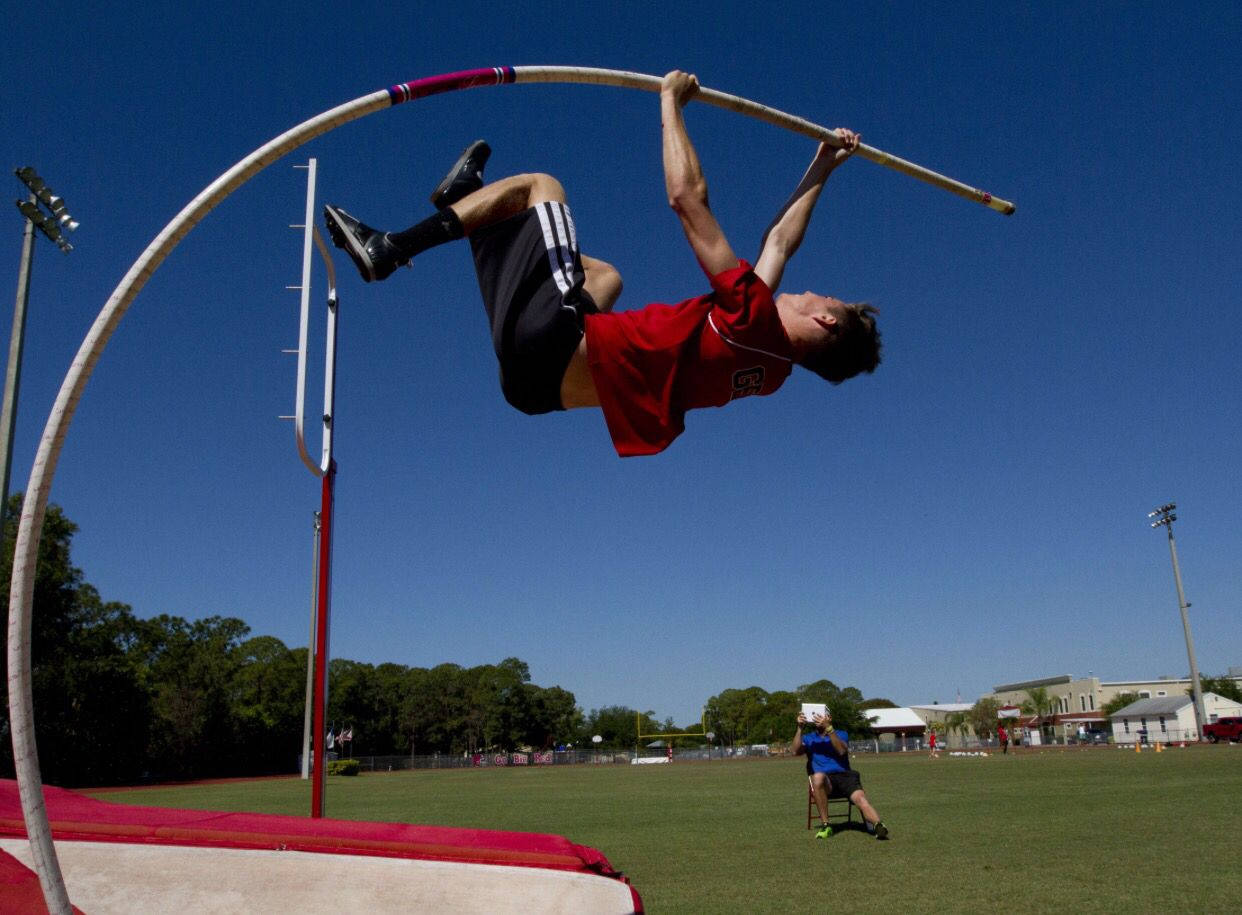 Drew Mcmichael American Pole Vault Athlete Wallpaper