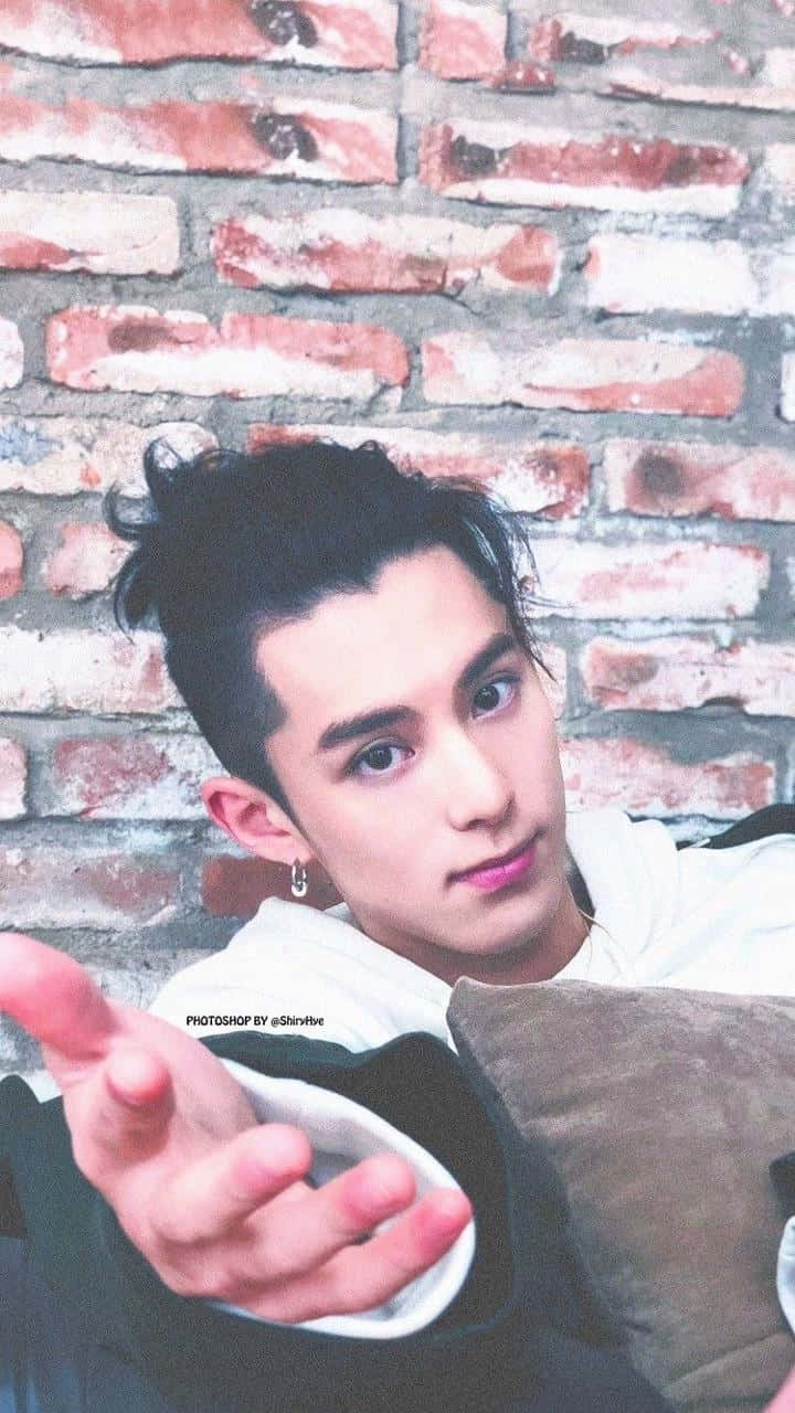 Dylan Wang Extending His Arm Wallpaper