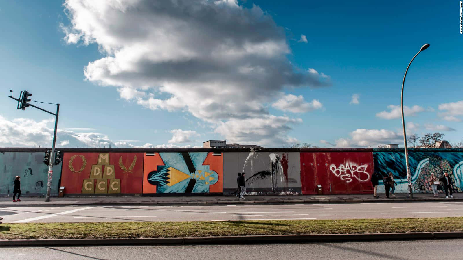 East Side Gallery In Berlin Wall Wallpaper