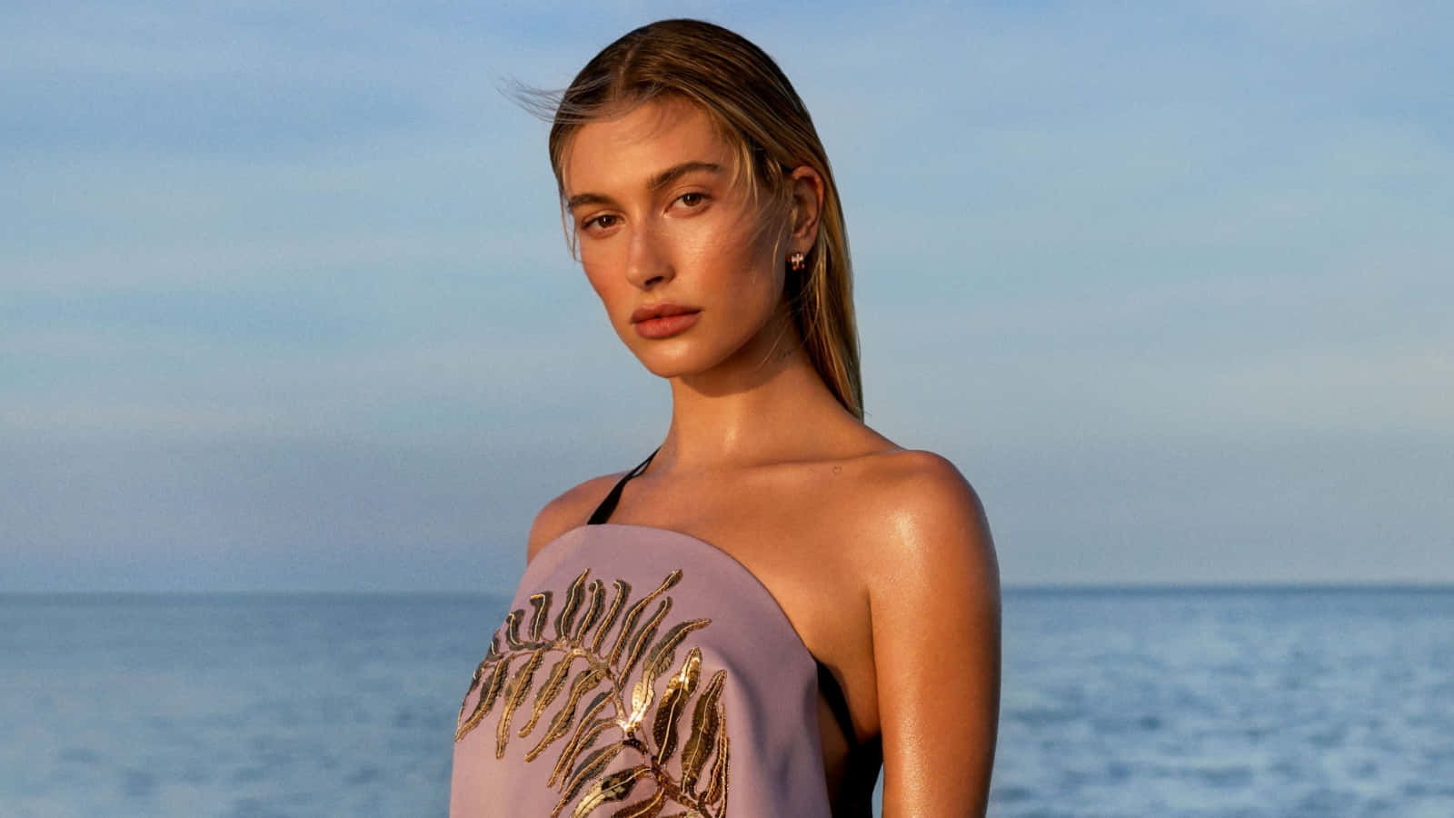 Effortless Elegance - Hailey Baldwin Wallpaper