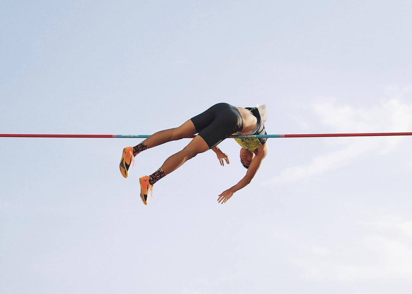 Ej Obiena Filipino Pole Vault Athlete Wallpaper