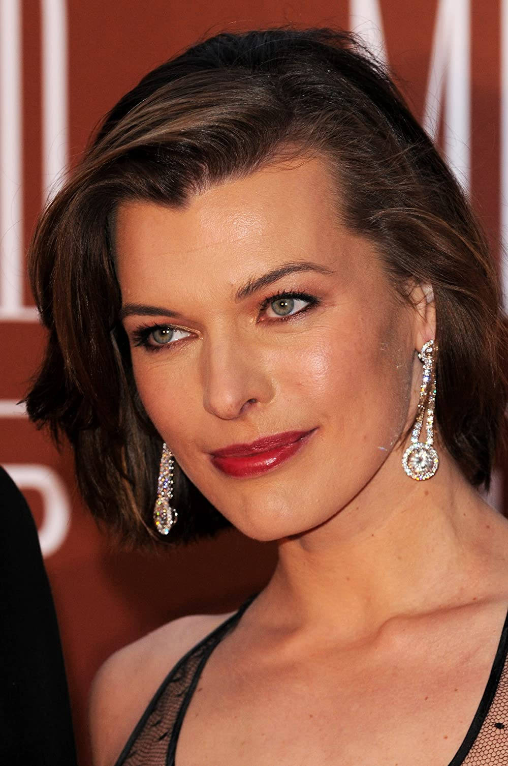 Elegant Actress Milla Jovovich Red Carpet Wallpaper