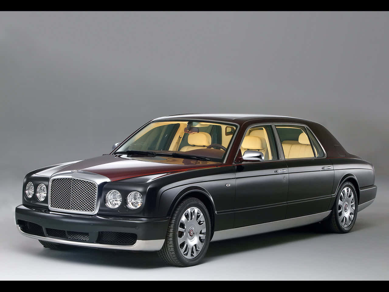 Elegant Bentley Arnage In Pristine Condition Wallpaper