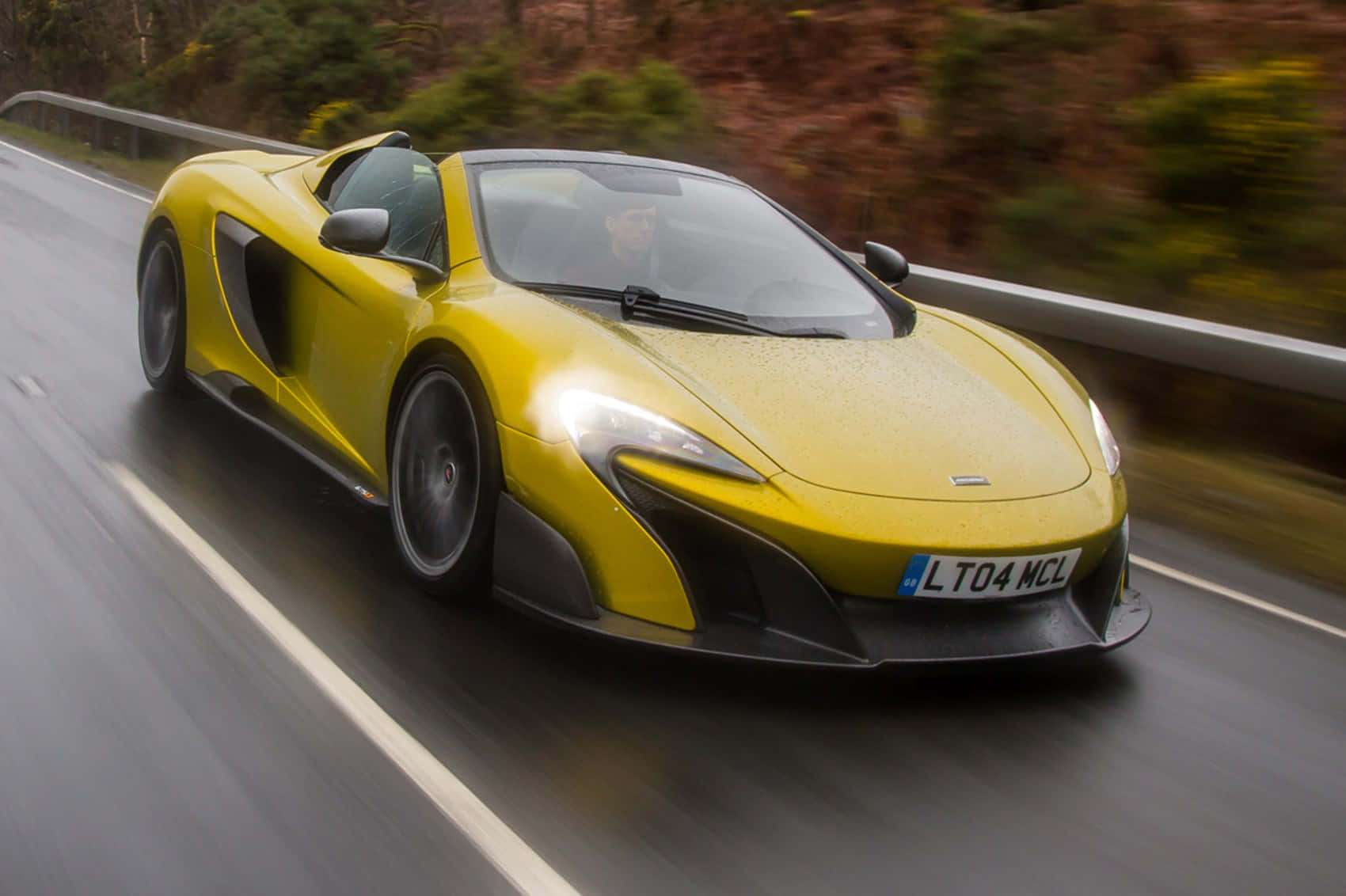 Elegant Mclaren 675lt Spider In Motion Wallpaper