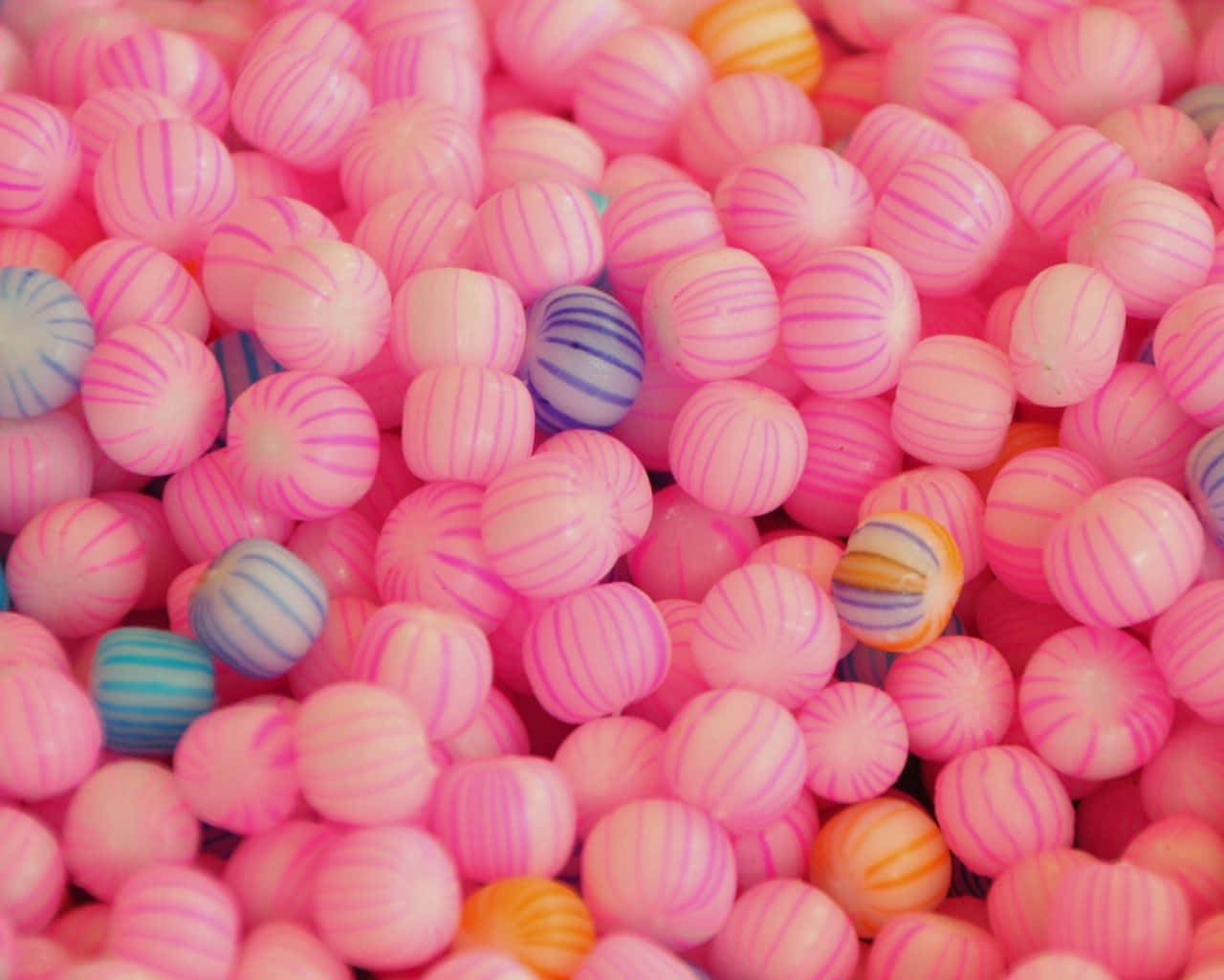 Elegant Pink Candy In Crystal Bowl Wallpaper