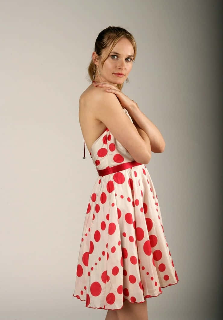 Elegant Polka Dot Dress Wallpaper