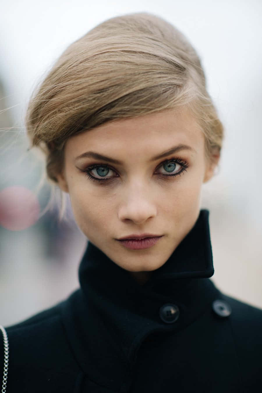 Elegant Portrait Anna Selezneva Wallpaper