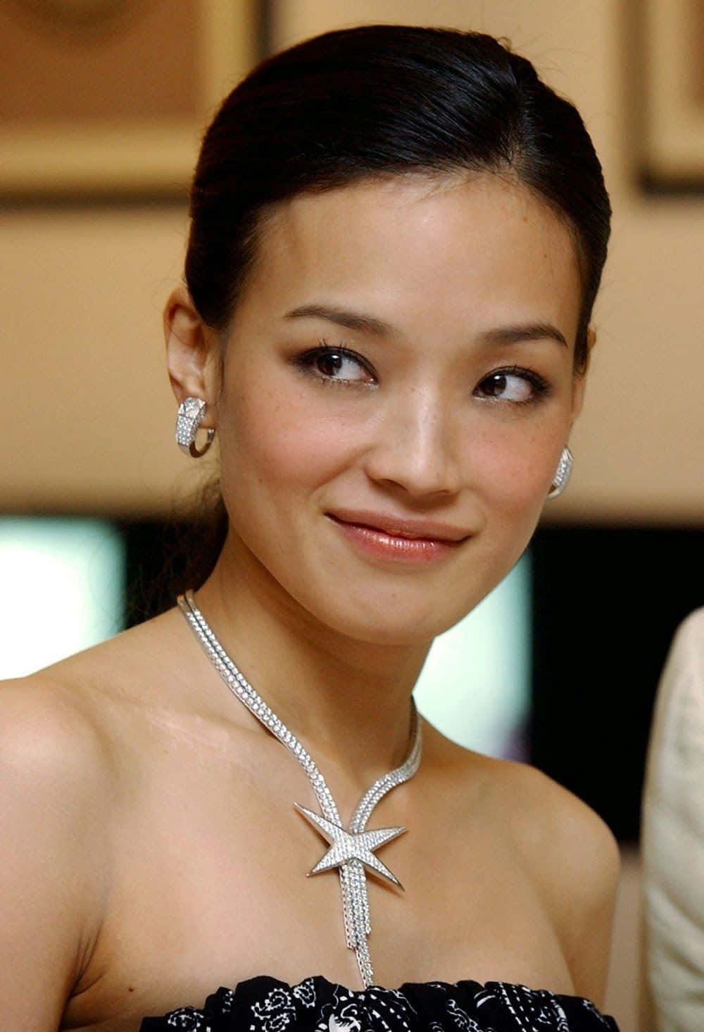 Elegant Shu Qi Posing In A Chic Outfit Wallpaper