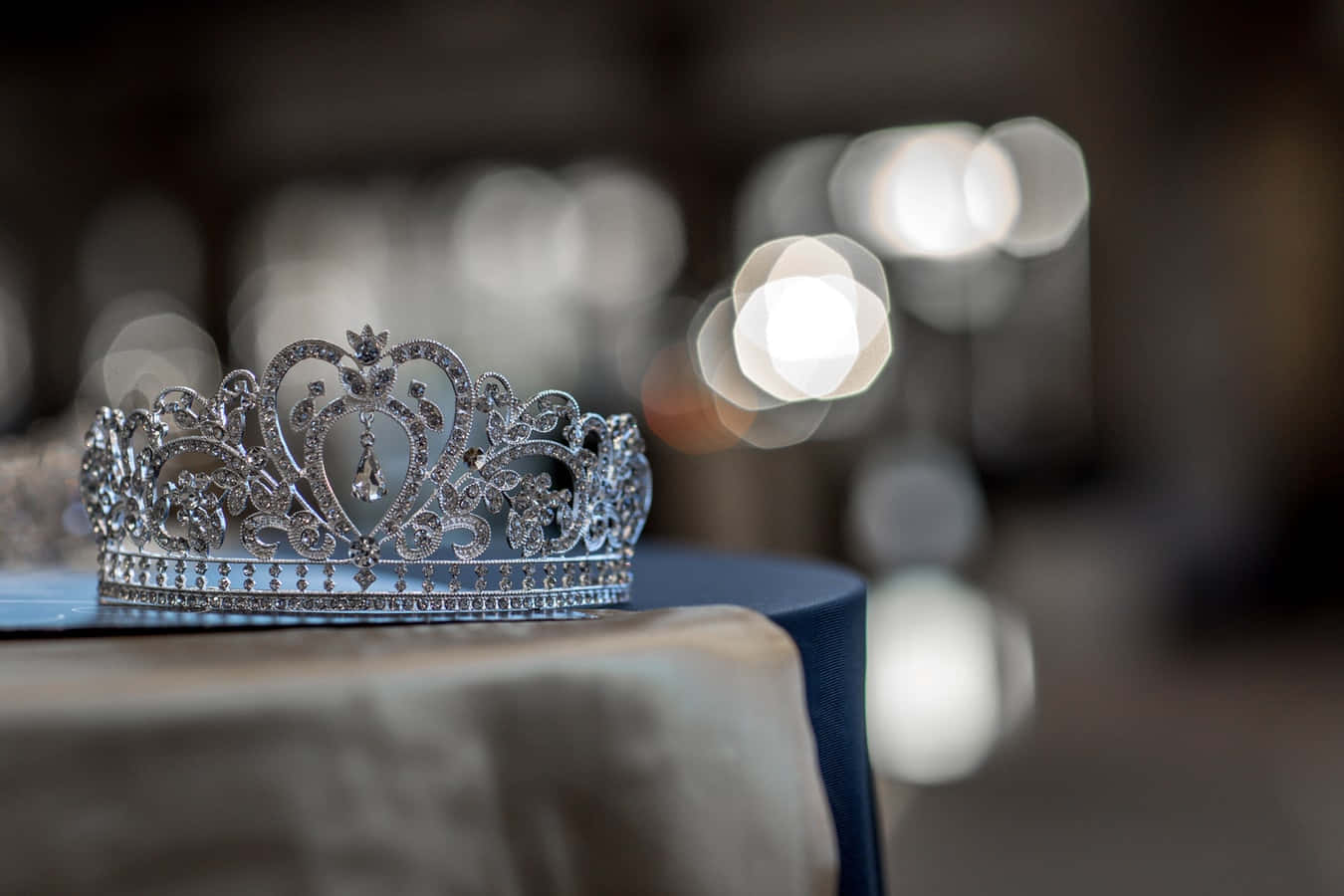 Elegant Silver Tiara Bokeh Background Wallpaper