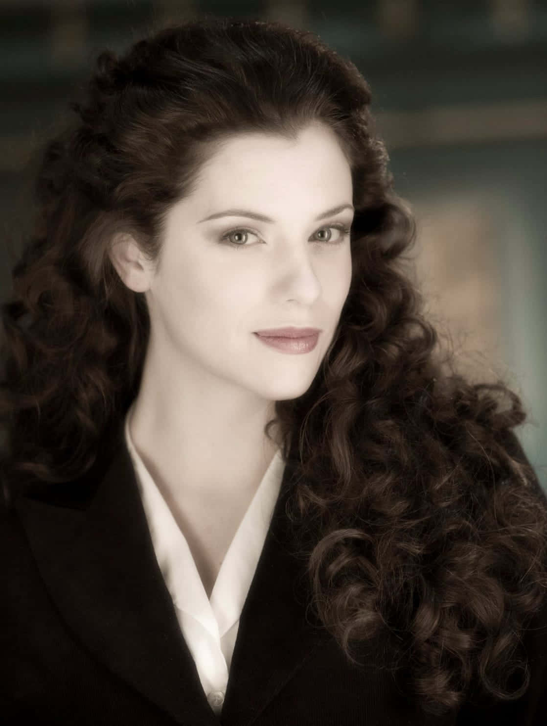 Elegant Vintage Portrait Jessica De Gouw Wallpaper