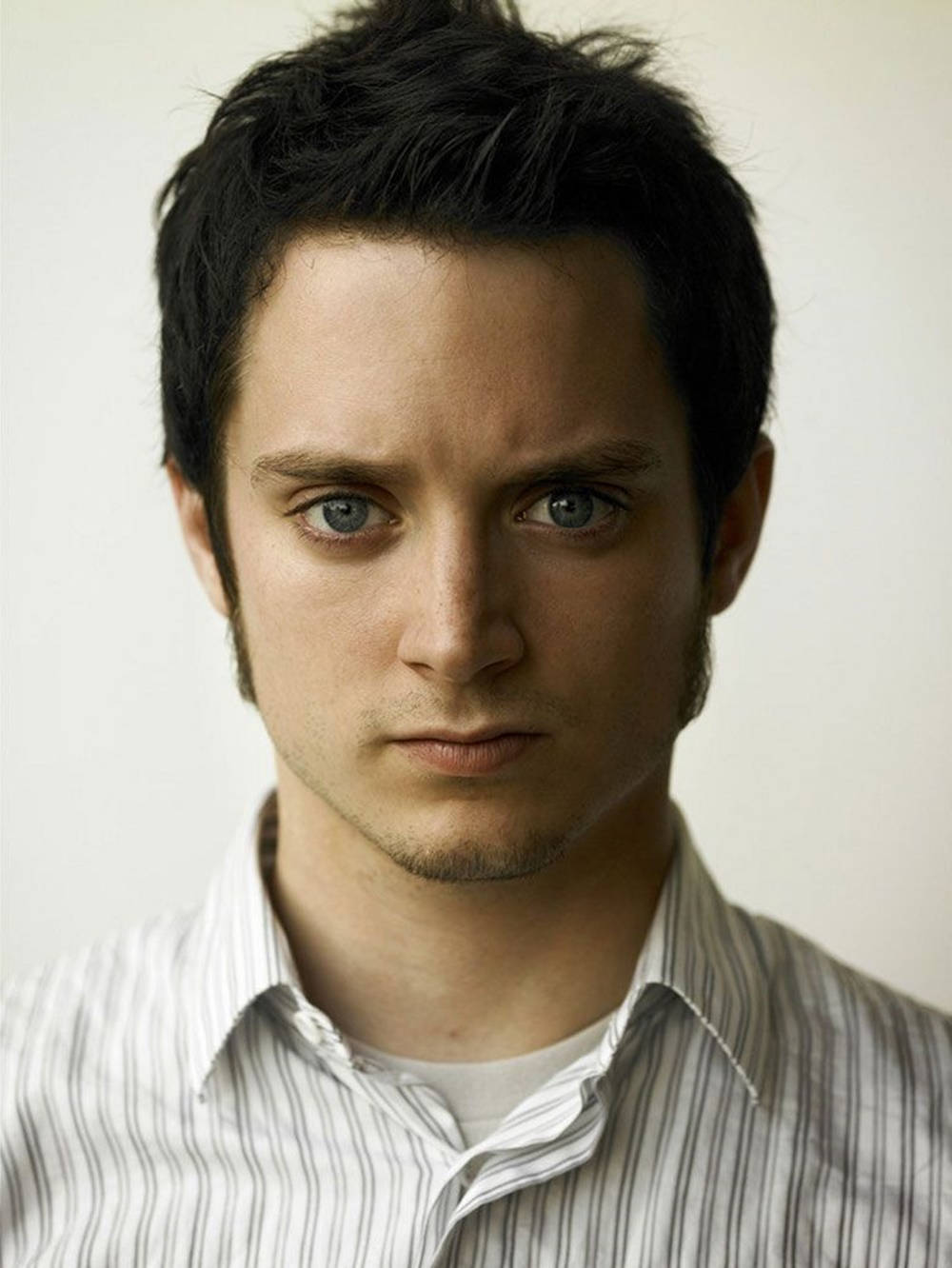 Elijah Wood Fierce Look Wallpaper