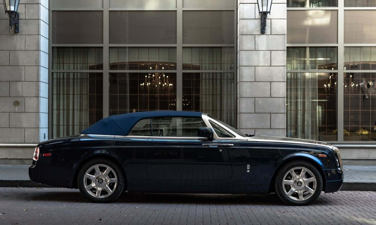 Elite Luxury: Rolls Royce Phantom Drophead Coupe Wallpaper