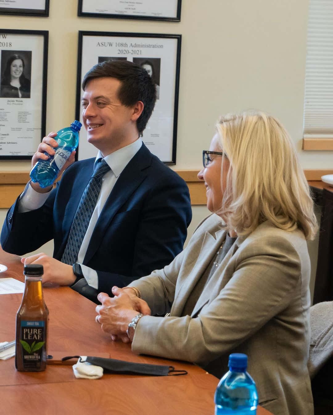 Elizabeth Cheney Smiling During Meeting Wallpaper