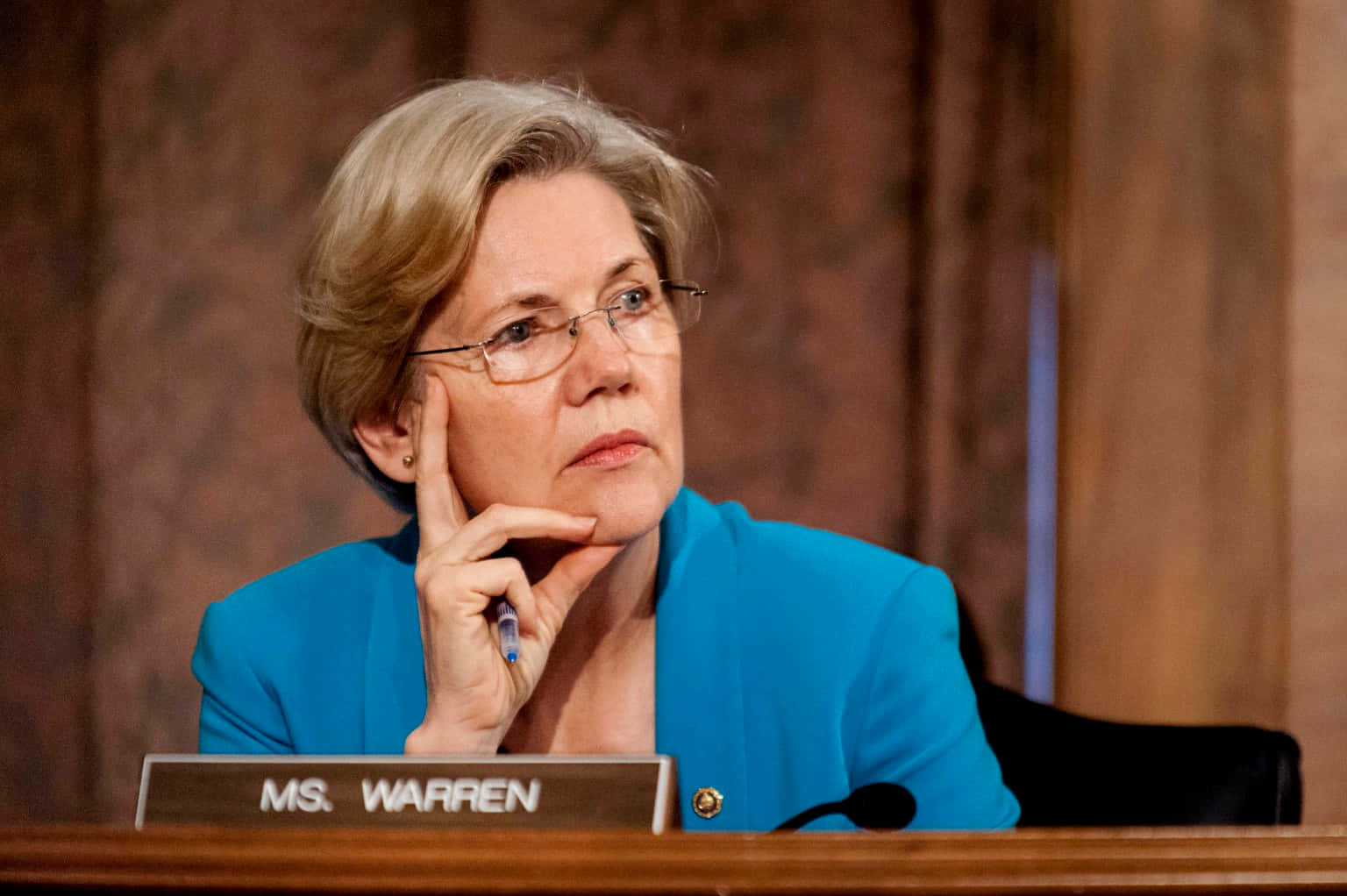 Elizabeth Warren Addressing In The Senate Chamber. Wallpaper