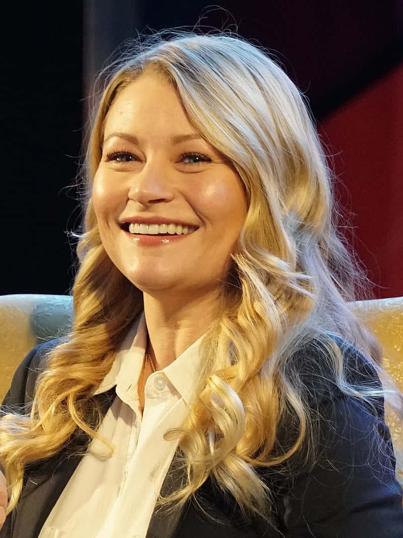 Emilie De Ravin Radiating Elegance At An Event Wallpaper