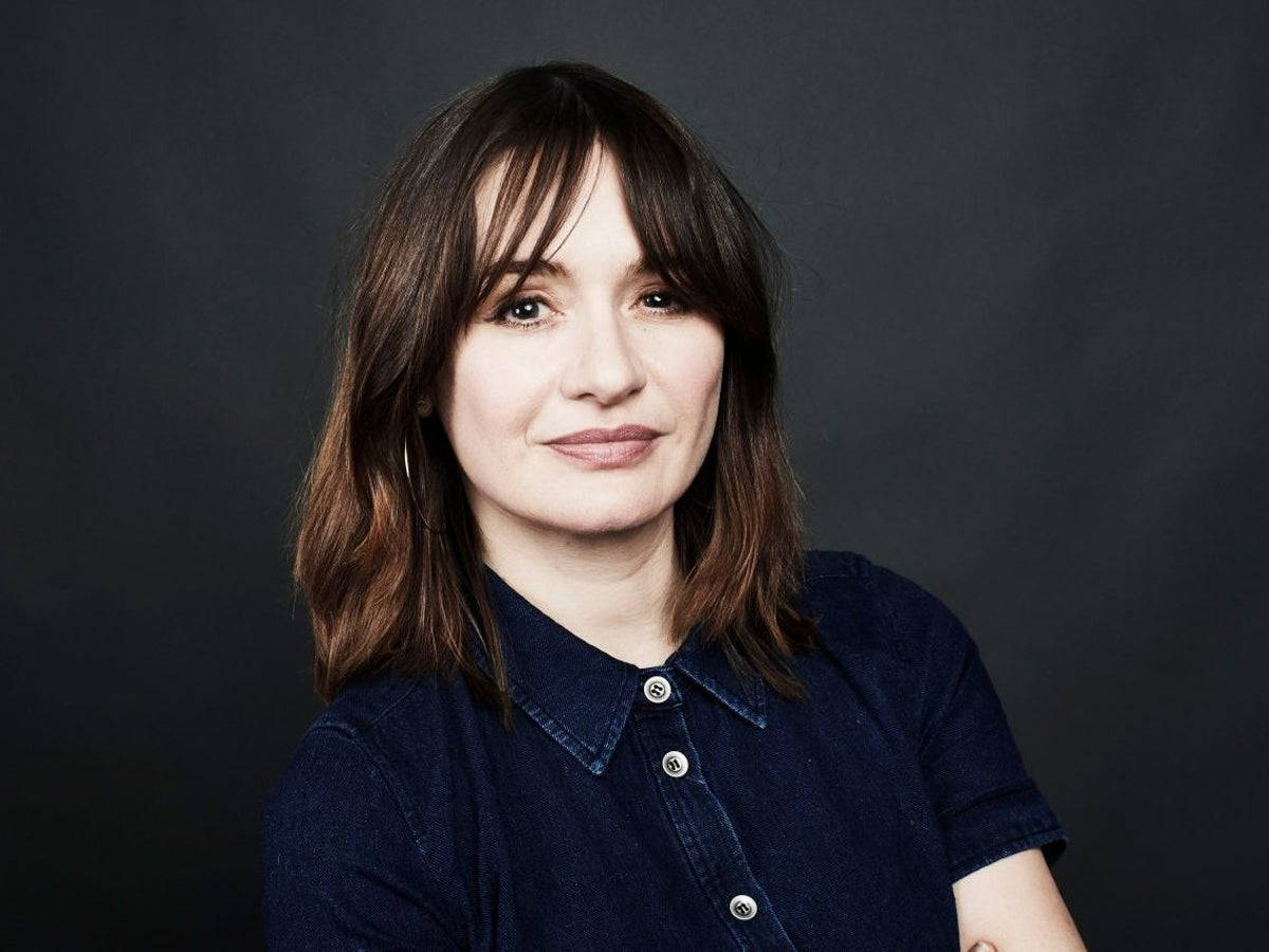 Emily Mortimer On Black Wallpaper