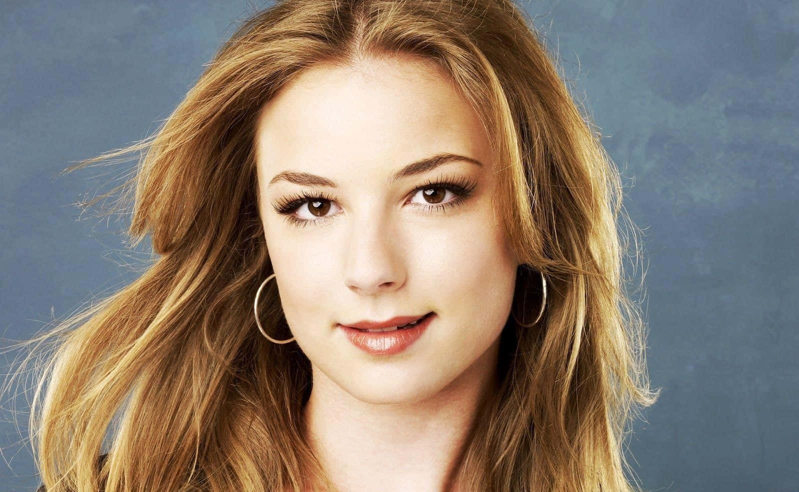 Emily Vancamp Portrait Photo Wallpaper