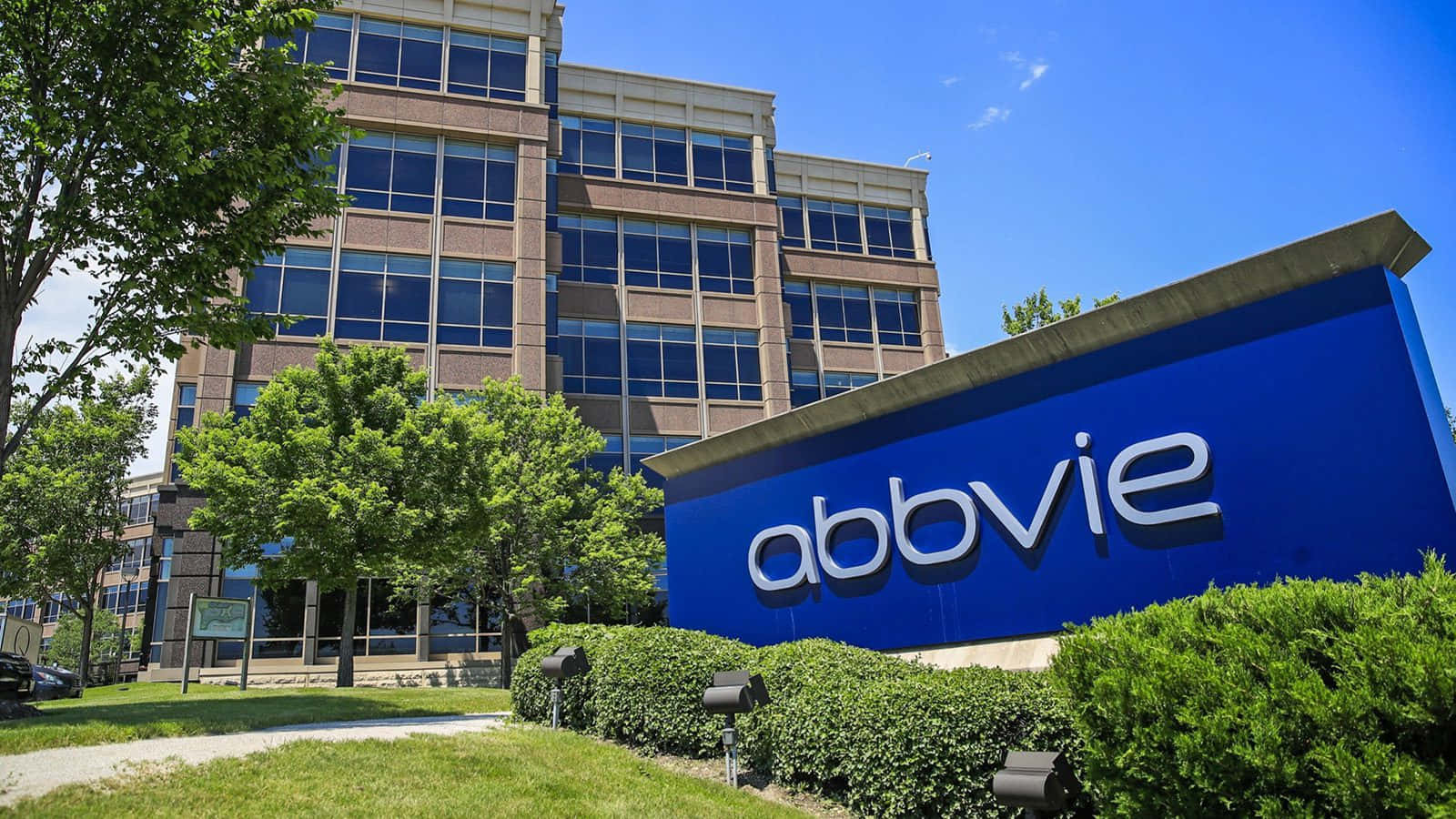 Employees Across Abbvie Company Protesting Punitive Clawbacks Wallpaper