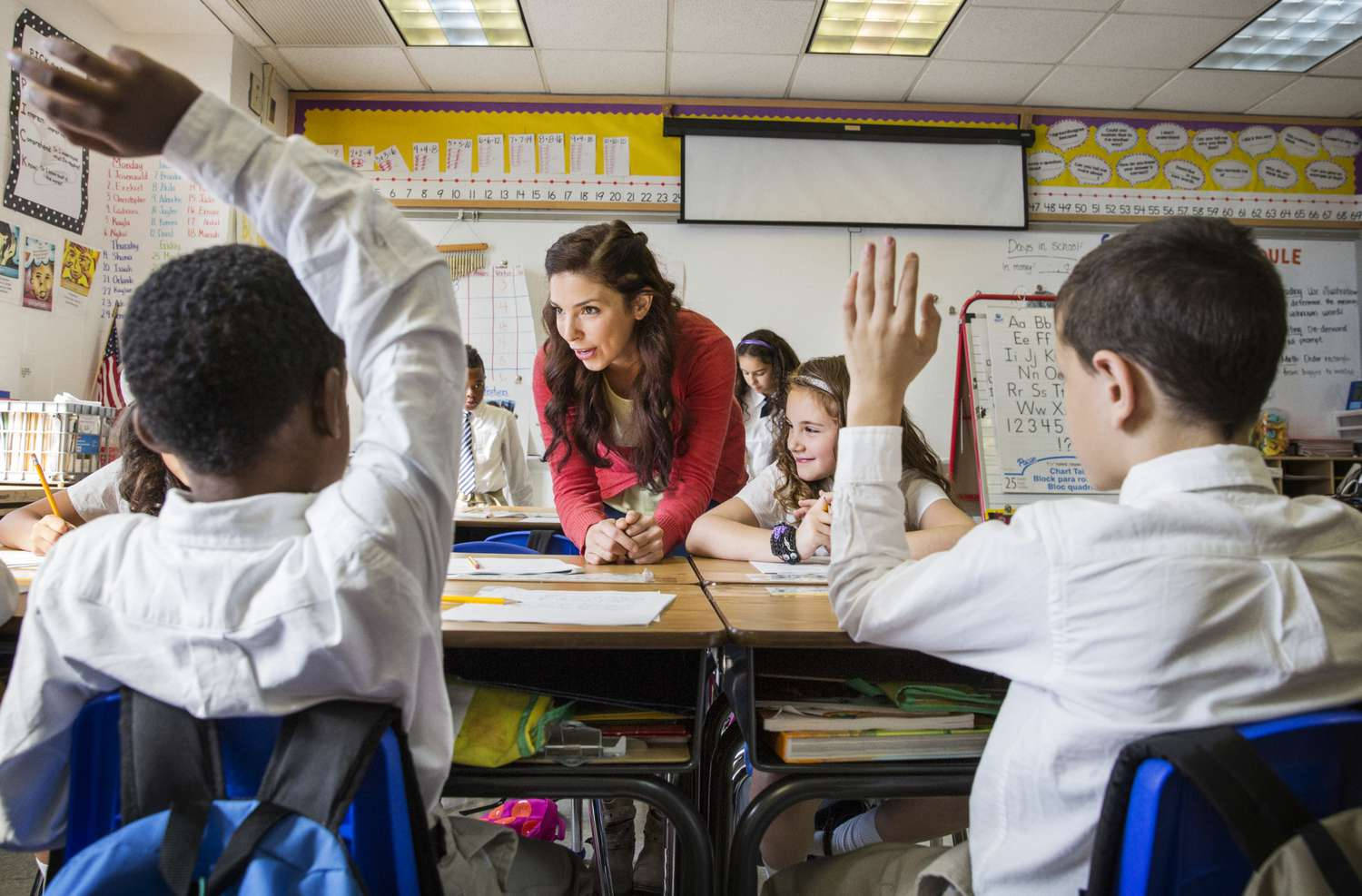 Engaged Classroom - Teacher Questioning Her Students Wallpaper