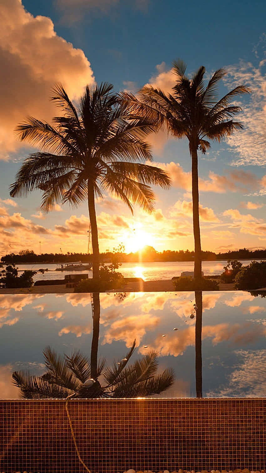 Enjoy A Magical Hawaiian Sunset Wallpaper