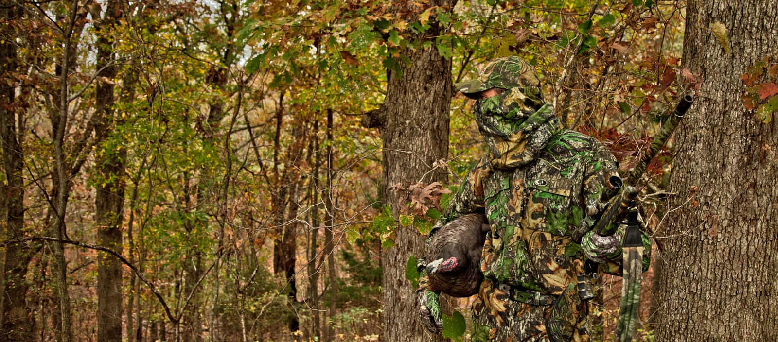 Enjoy A Thrilling Hunt In The Great Outdoors With This Hunting Camo. Wallpaper