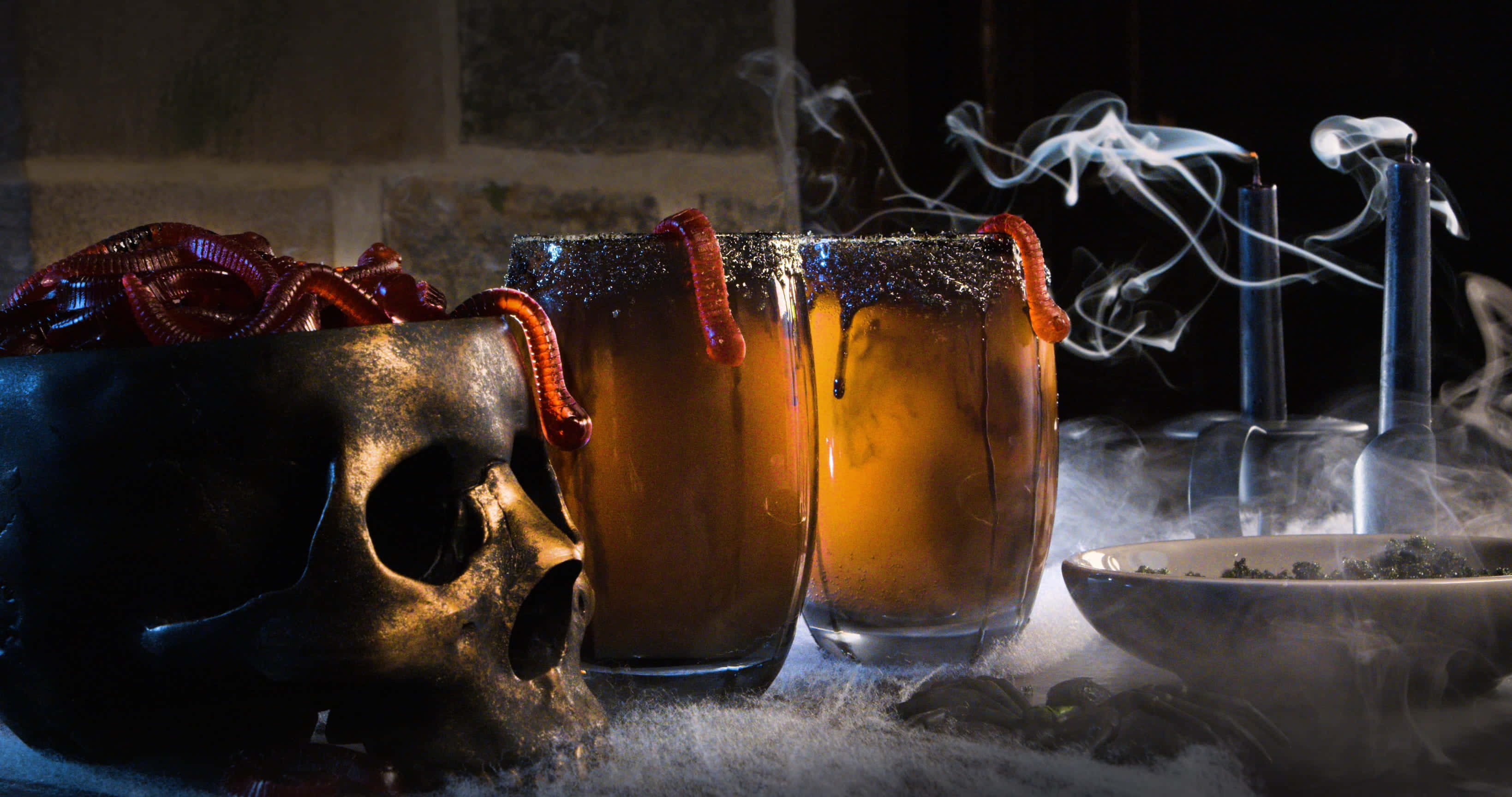 Enjoy A Wickedly Delicious Halloween Cocktail Wallpaper