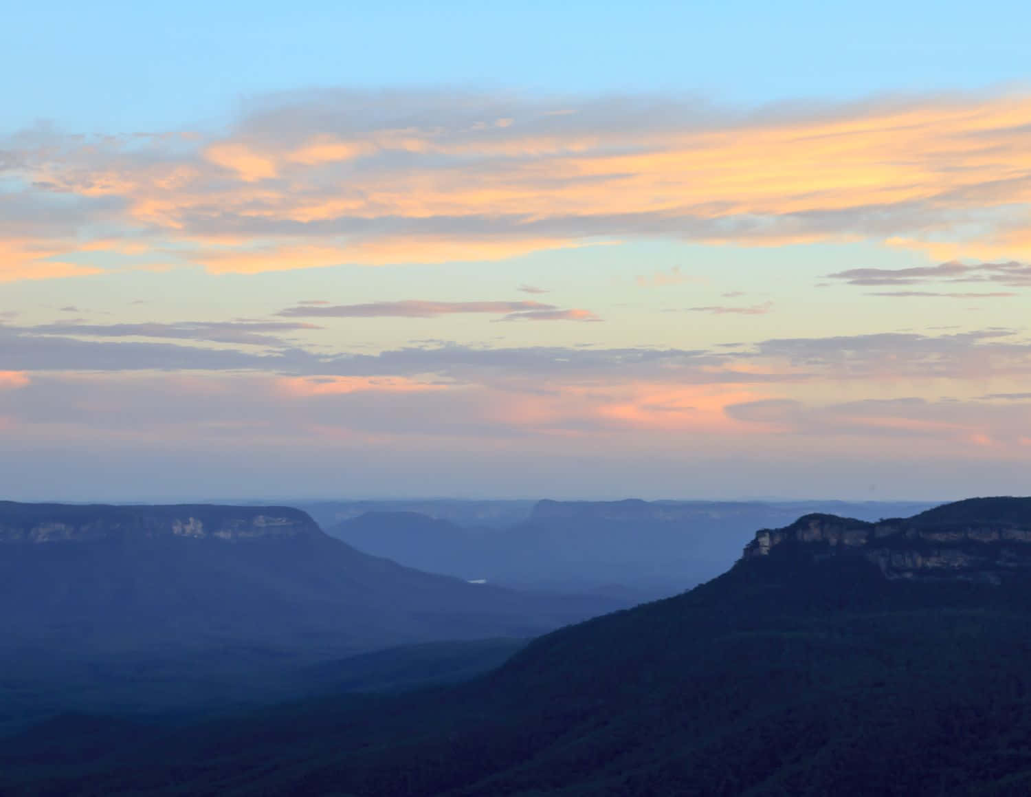 Enjoy The Beauty Of Blue Mountains National Park Wallpaper