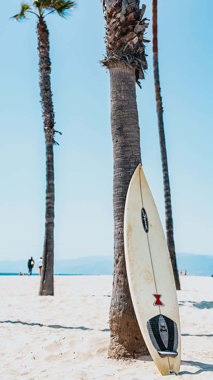 Enjoy The Sight Of Stunning Los Angeles From The Screen Of Your Iphone Wallpaper