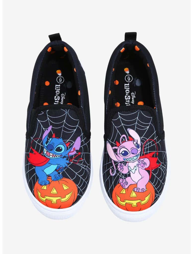 Enjoy The Spooky Spirit Of Halloween With Lilo & Stitch! Wallpaper