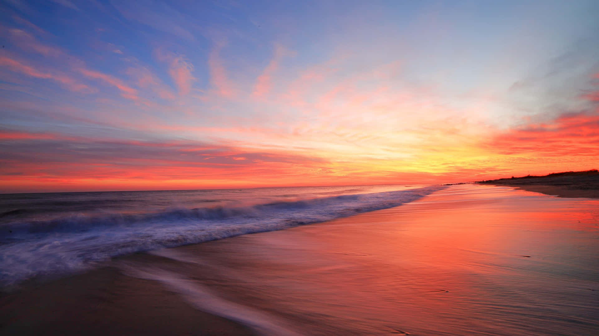 Enjoy The Tranquil Evening With A Sunset Wave Wallpaper