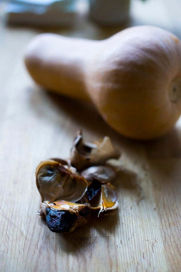 Enjoy The Unique Flavor Of Black Garlic Wallpaper