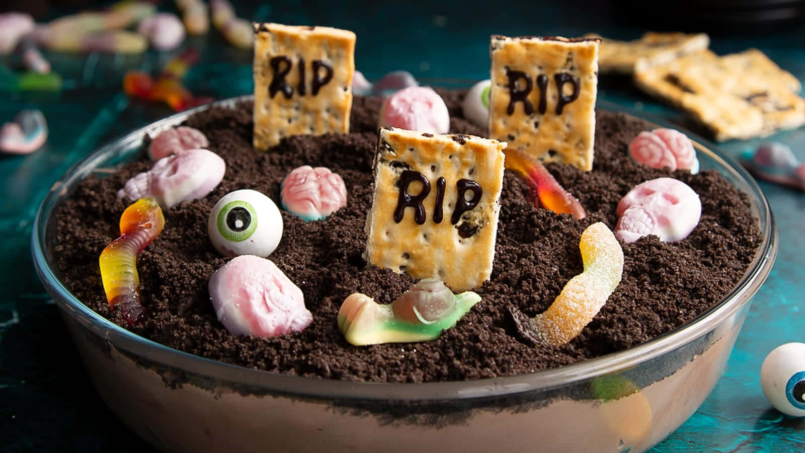 Enjoy This Delicious Halloween Cake! Wallpaper