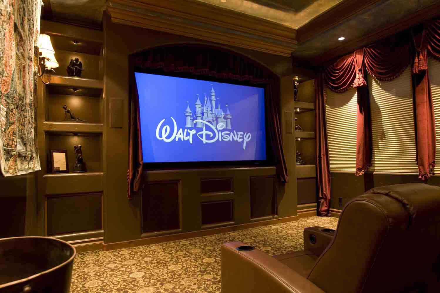 Enjoy Your Favorite Movies And Shows With This State-of-the-art Home Cinema Setup. Wallpaper