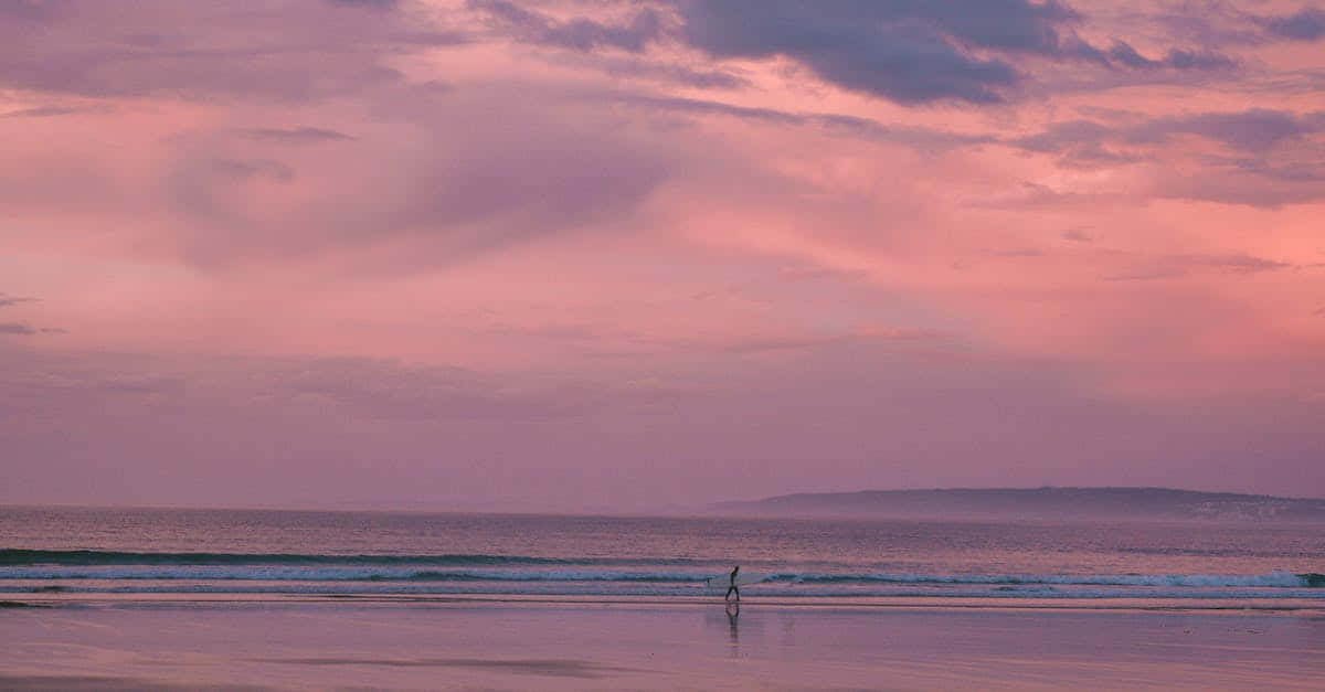 Enjoying A Warm And Beautiful Evening On The Beach With A Peaceful Pink Aesthetic. Wallpaper