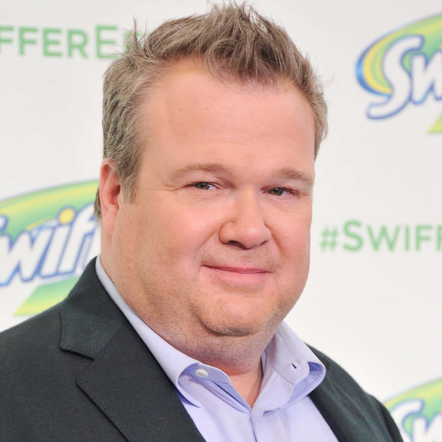 Eric Stonestreet Posing In A Sharp Suit Wallpaper