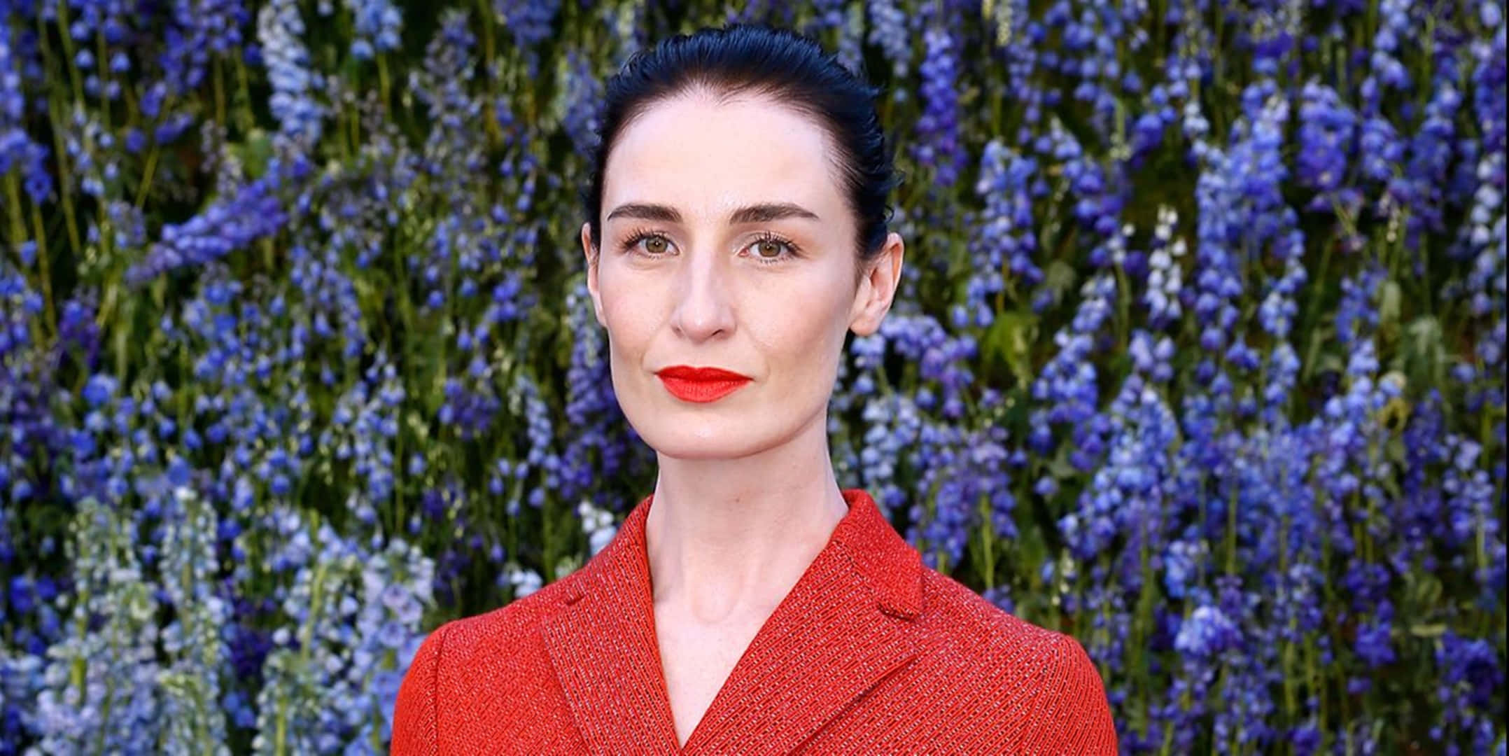 Erin O'connor Making A Chic Statement In A Layered Dress Wallpaper