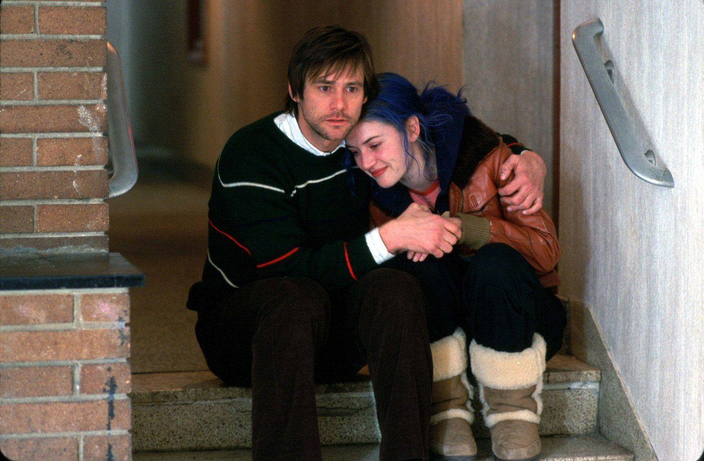 Eternal Sunshine Of The Spotless Mind Hug Scene Wallpaper