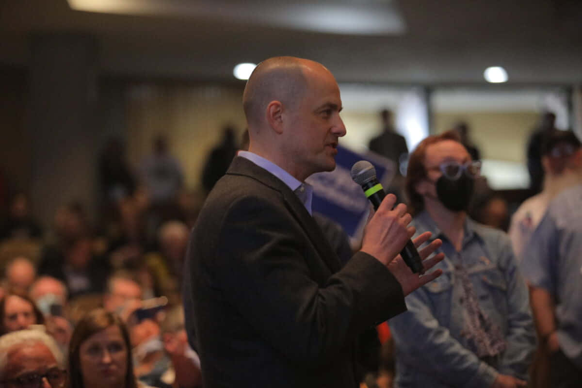 Evan Mc Mullin Speakingat Event Wallpaper