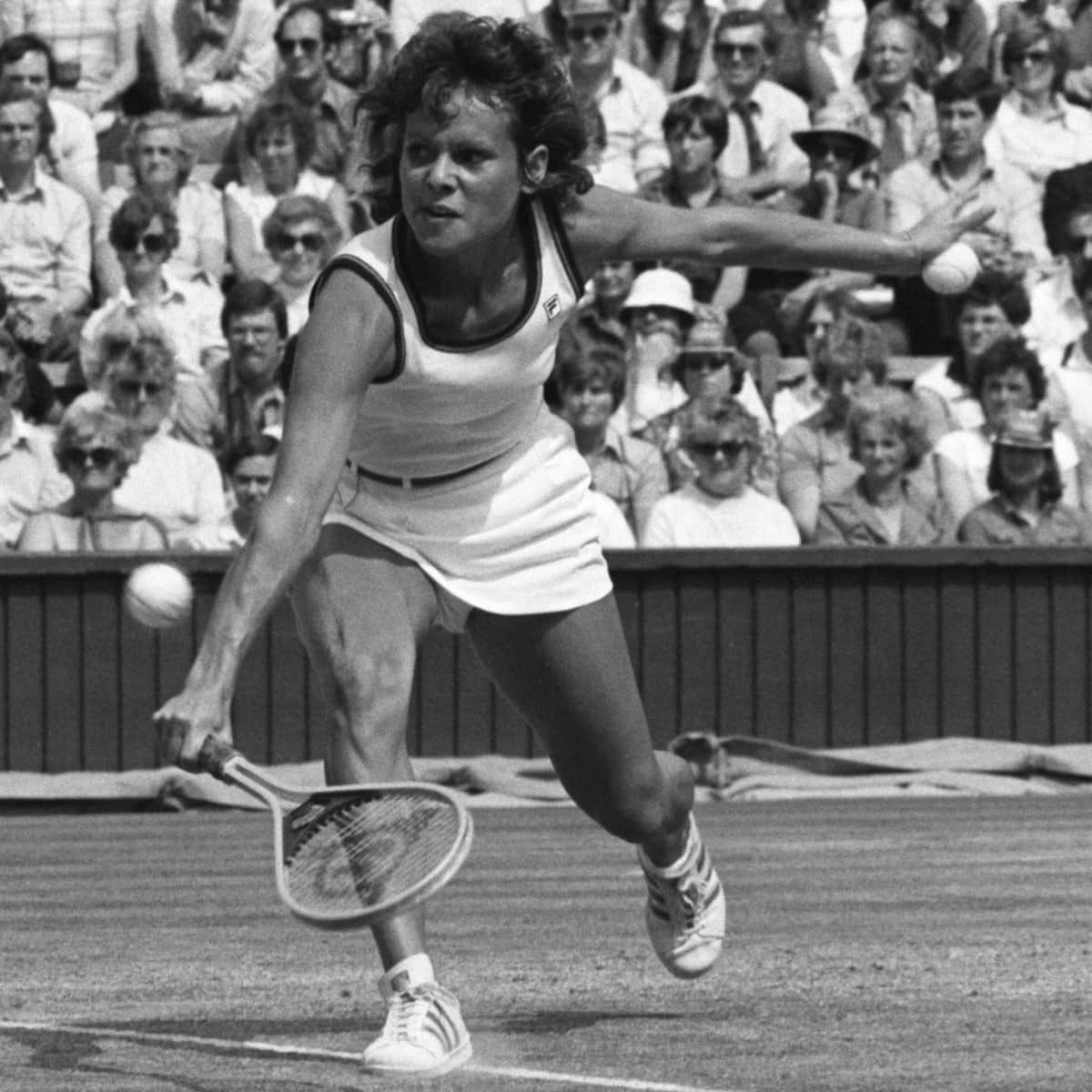 Evonne Goolagong Cawley In Action On The Tennis Court Wallpaper