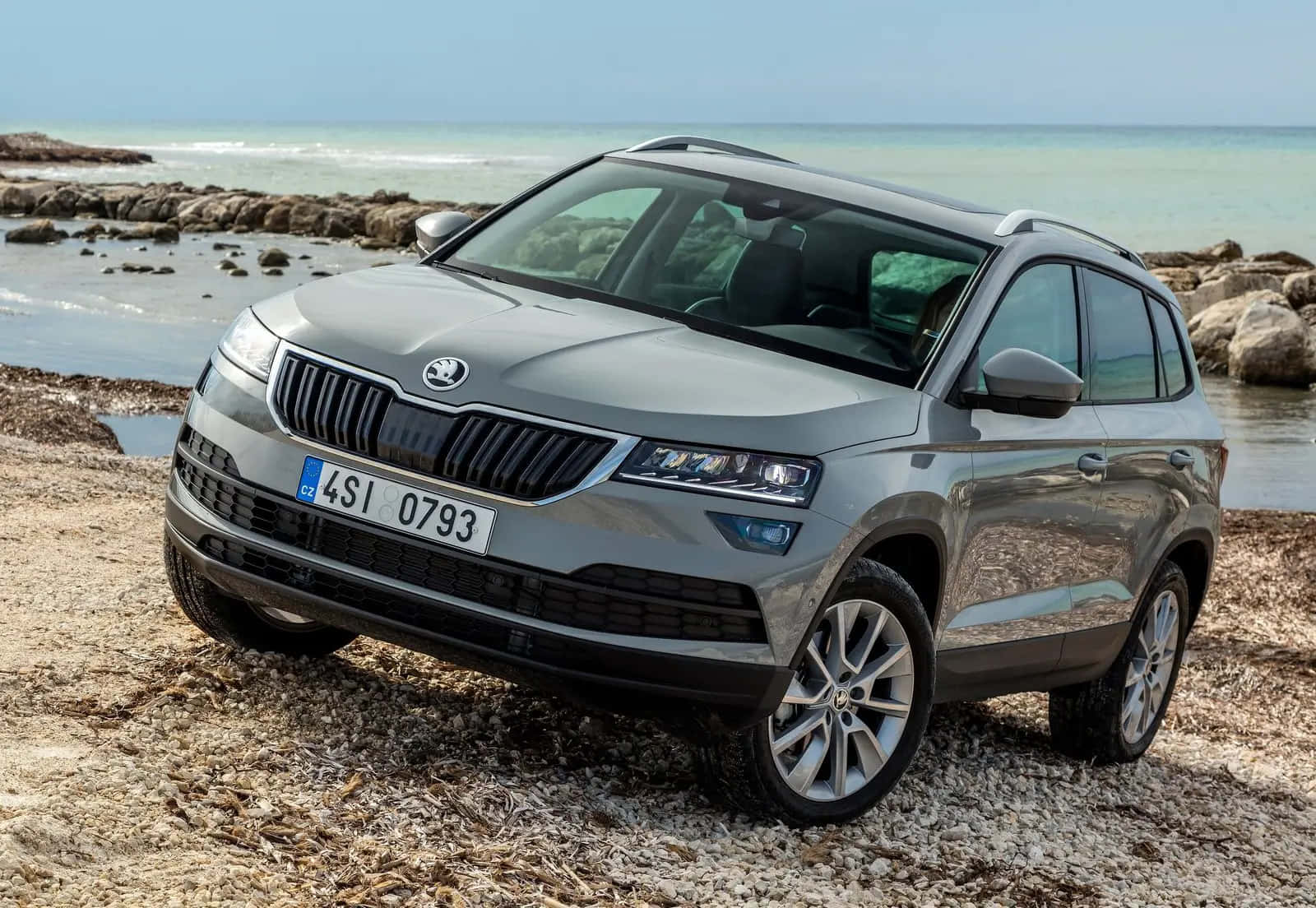 Expansive Landscape Journey With Skoda Karoq Wallpaper