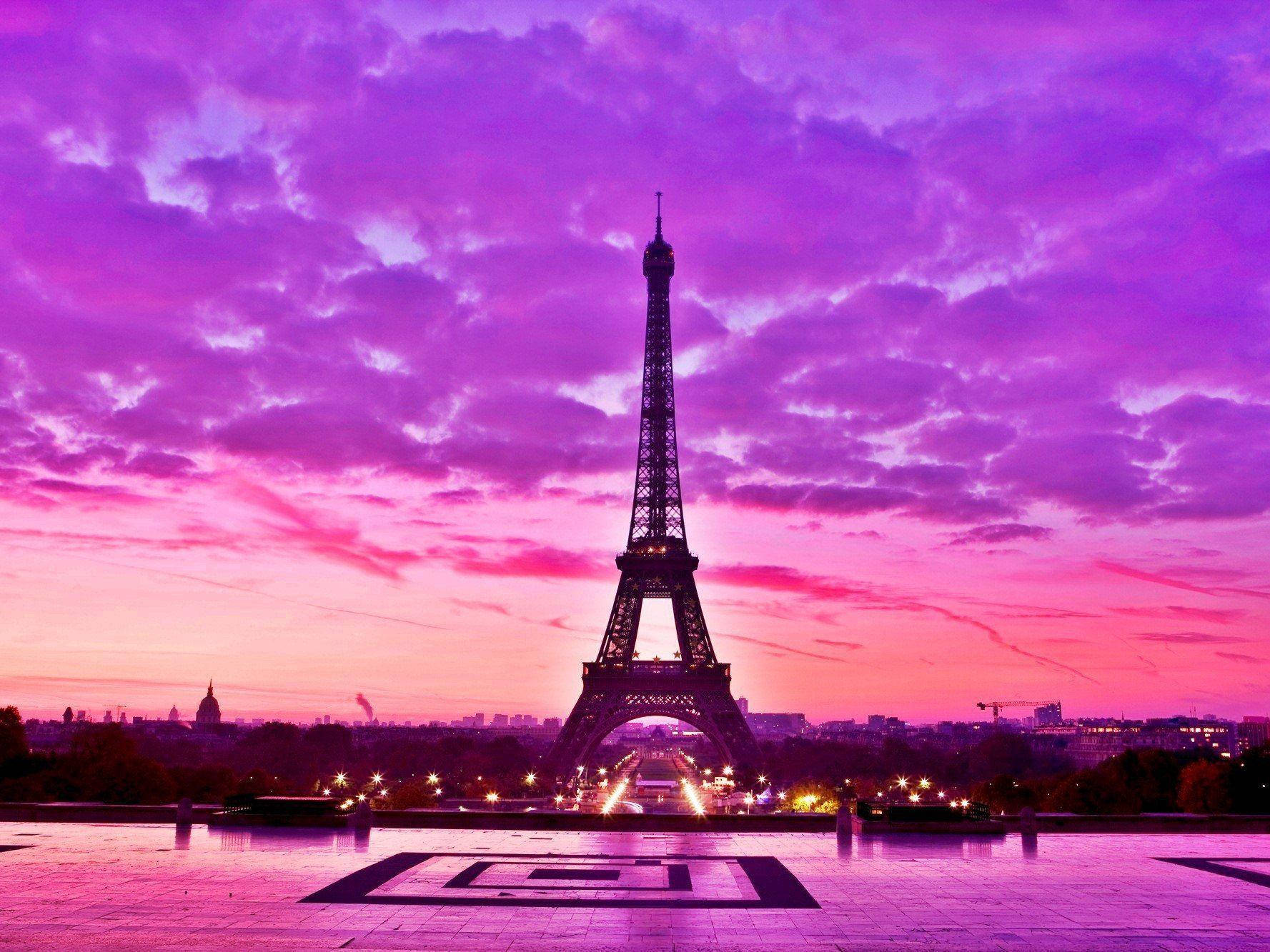 Experience History In Paris Wallpaper