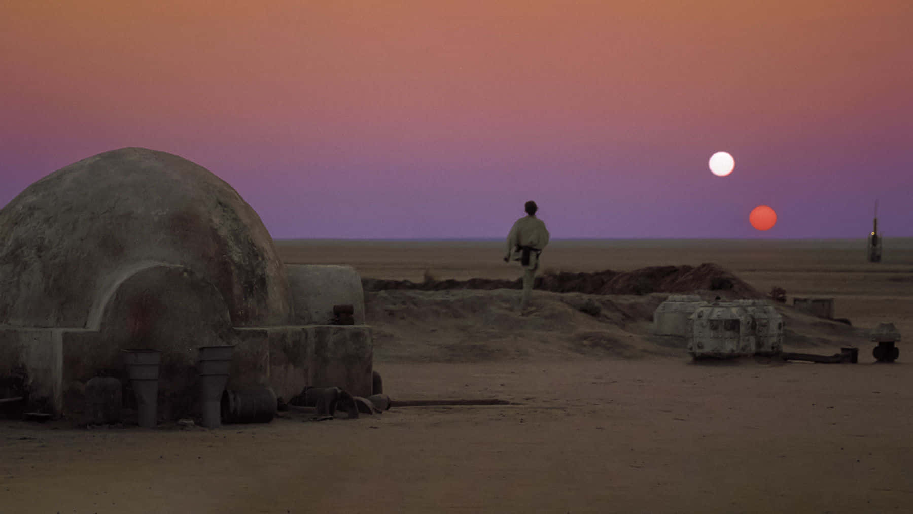 Explore The Desert Planet Of Tatooine Wallpaper