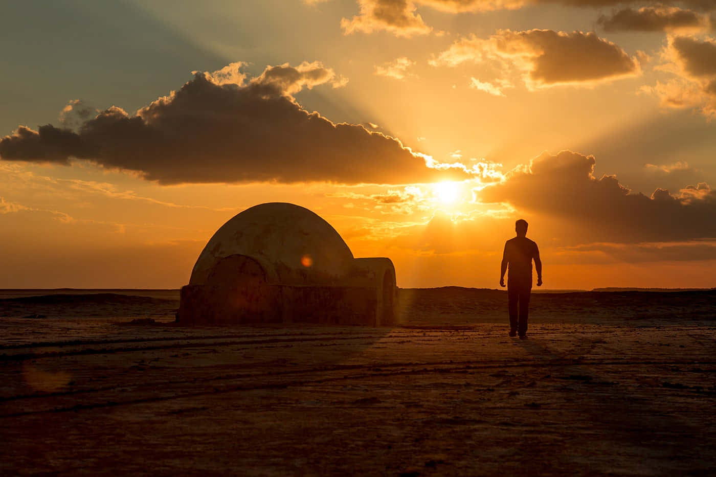 Exploring The Dunes Of Tatooine Wallpaper